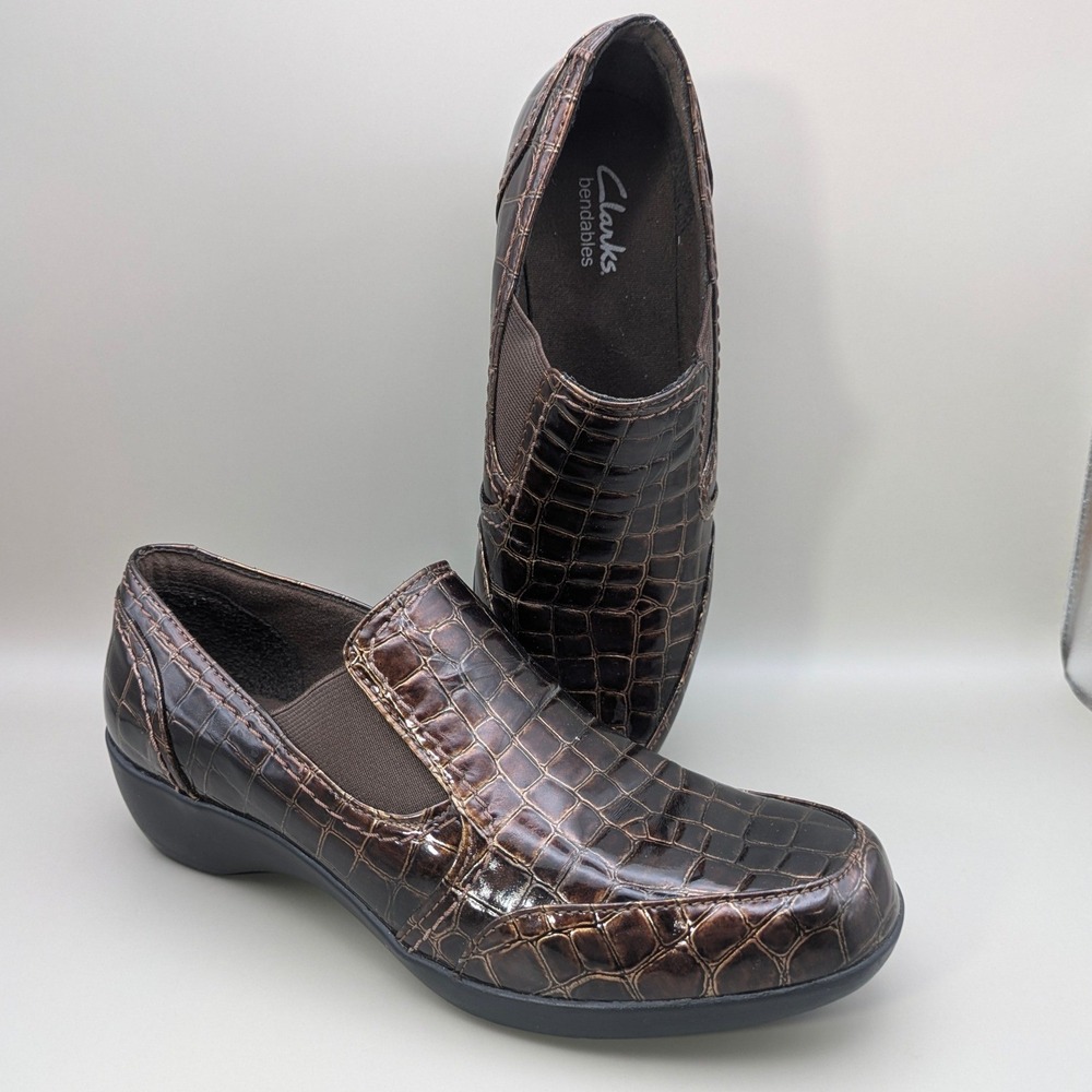Clarks Bendables Womens Slip On Brown Crocodile Patent Leather Loafers Size 7.5